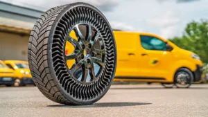 A levegő nélküli Michelin Uptis futófelülete hagyományos. Könnyebb a hasonló teljesítményű és teherbírású fújt autógumiknál, miközben merevebb is náluk