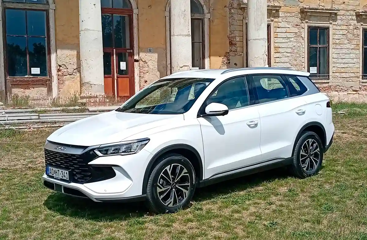 BYD Sealion 5 DM-i elölről