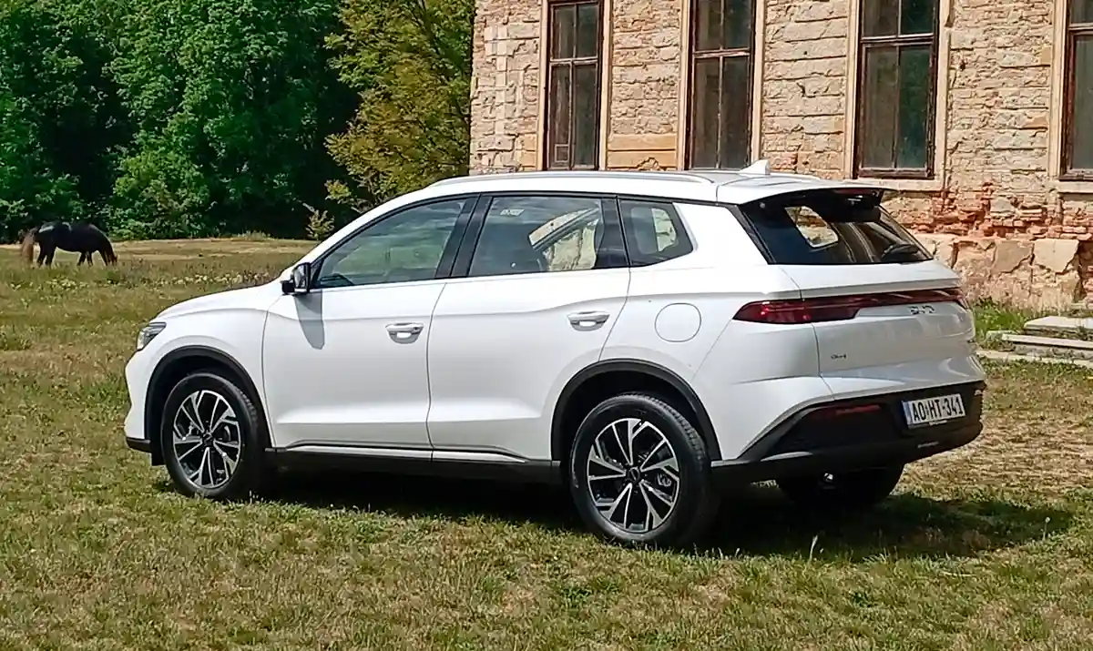 BYD Sealion 5 DM-i hátulról