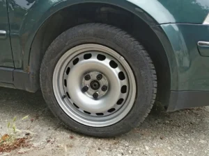 Íme, az újrafestett keréktárcsa; egy szezont biztosan kibír