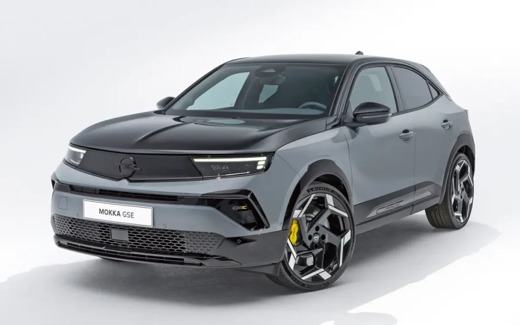 Az Opel szerint a Mokka GSE felkelti a figyelmet és lázba hozza a vezetőjét...