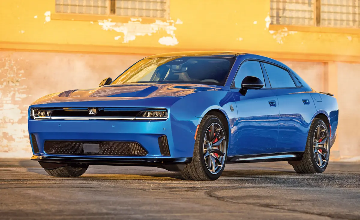 Az elektromos Dodge Charger megbukott, de a 3,0 l-es soros hatos a kínálatban marad, 420–550 LE-vel