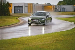 Az összes abroncsot ugyanolyan Audi A4-eseken tesztelték