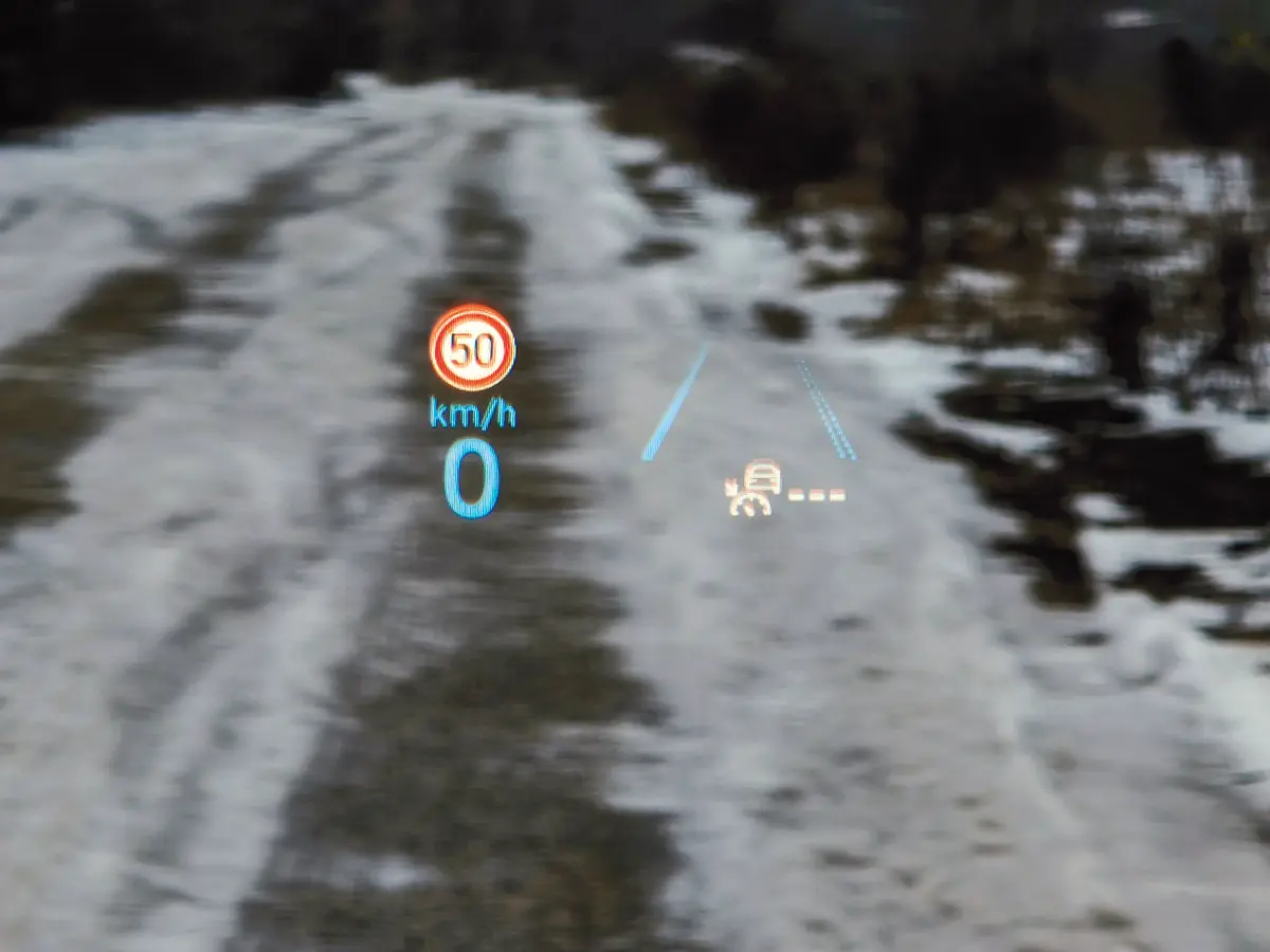 Kissé torz és életlen a head-up kijelző vetített képe