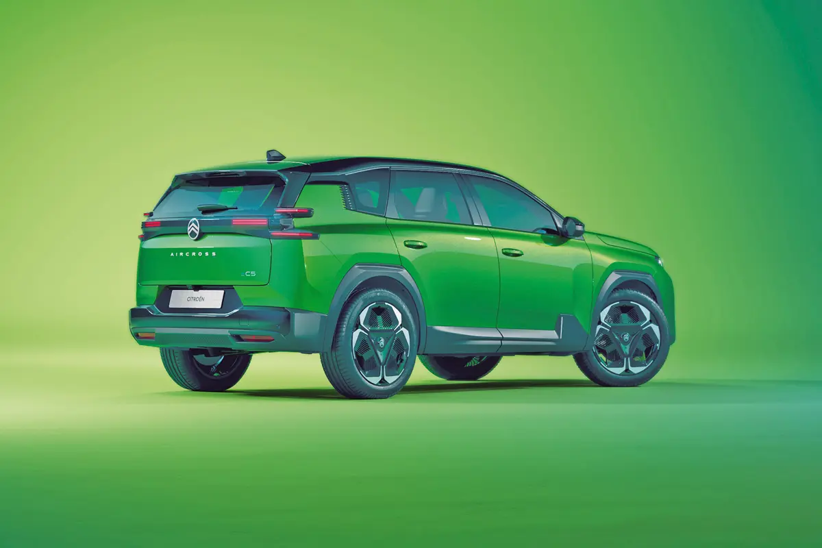 200 mm a hasmagasság, ez jelentős. A Citroën most először kínál ehhez a modellhez 20 colos könnyűfém felniket