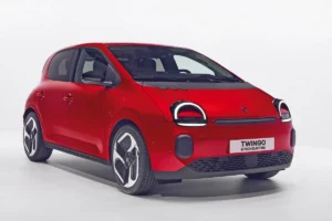 Vadonatúj, de azonnal látható benne a régi Twingo. Öt ajtóval sokkal praktikusabb a használat