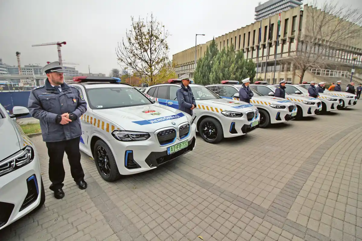 A tíz BMW iX3-as 2024-ben érkezett